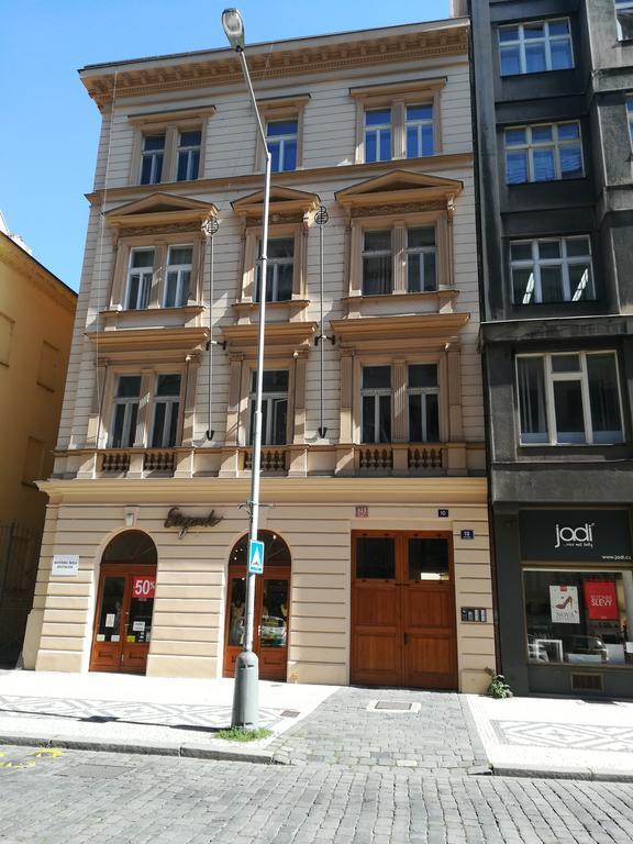 Ferienwohnung Family Duplex On Wenceslas Square Prag Exterior foto