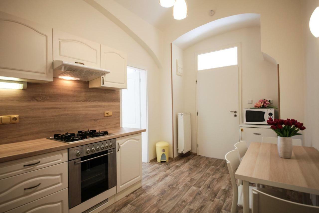 Ferienwohnung Family Duplex On Wenceslas Square Prag Exterior foto