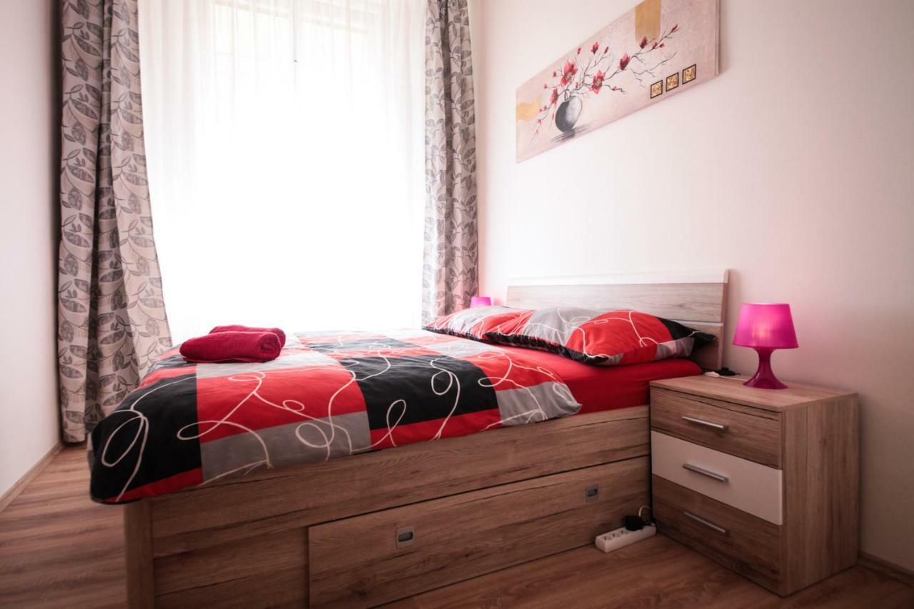 Ferienwohnung Family Duplex On Wenceslas Square Prag Exterior foto