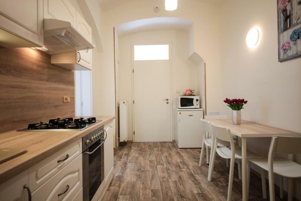 Ferienwohnung Family Duplex On Wenceslas Square Prag Exterior foto