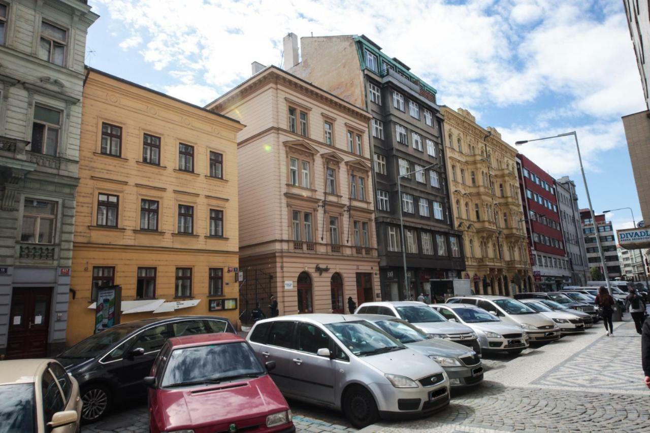 Ferienwohnung Family Duplex On Wenceslas Square Prag Exterior foto
